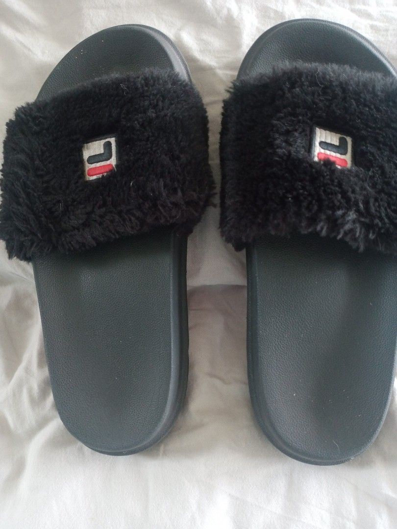 Fila fuzzy slider slippers Women s Fashion Footwear Flipflops and Slides on Carousell