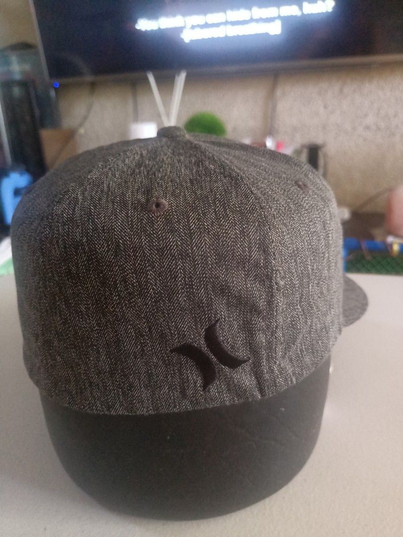 Hurley flexfit cap (Category: Caps & Hats) located in Manila. Submitted by choqee21 (Listing ID 1297263210, Image 3). Description: skull candy cap size S -M . Please manage expectations. check detailed pics.