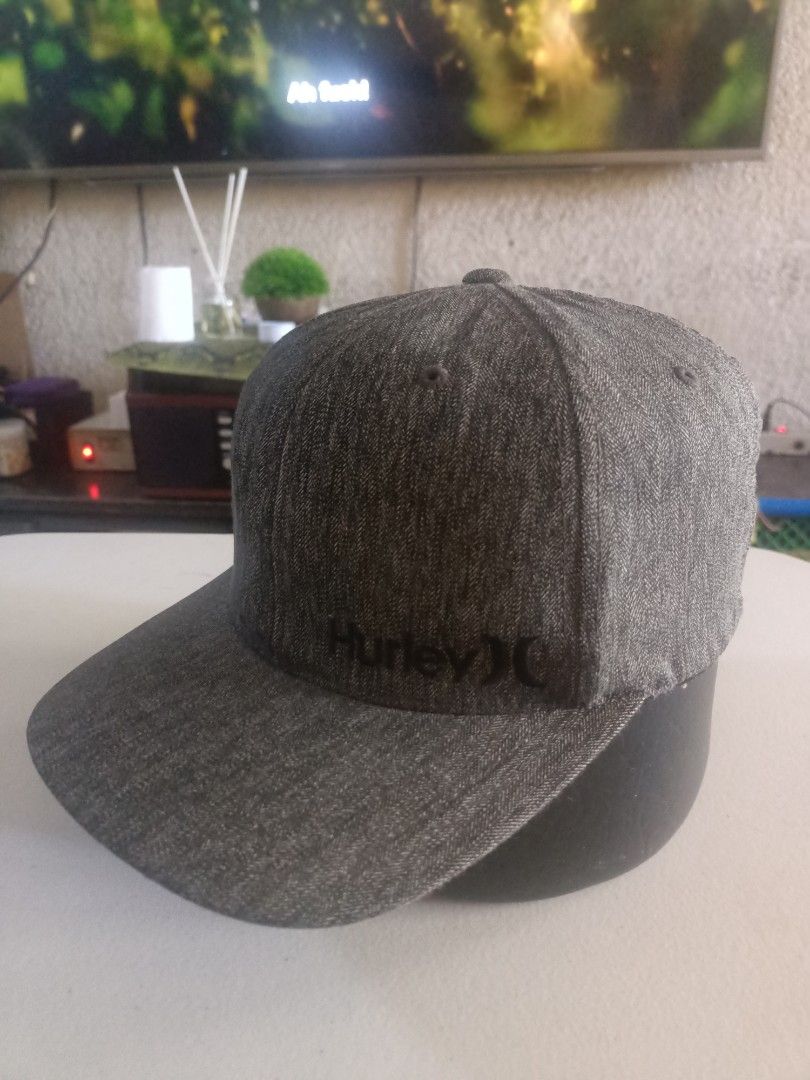 Hurley flexfit cap (Category: Caps & Hats) located in Manila. Submitted by choqee21 (Listing ID 1297263210, Image 2). Description: skull candy cap size S -M . Please manage expectations. check detailed pics.