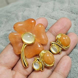 Kai-Yin Lo (KYLO) Gemstone Brooch and Earrings in 925 Settings (Corales & Tiger's Eye)