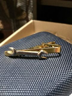 KG100TC 19 Gold Toned Necktie Tie Bar Clip with Silver Wrench Tool Design, Vintage Fashion Accessory for Men