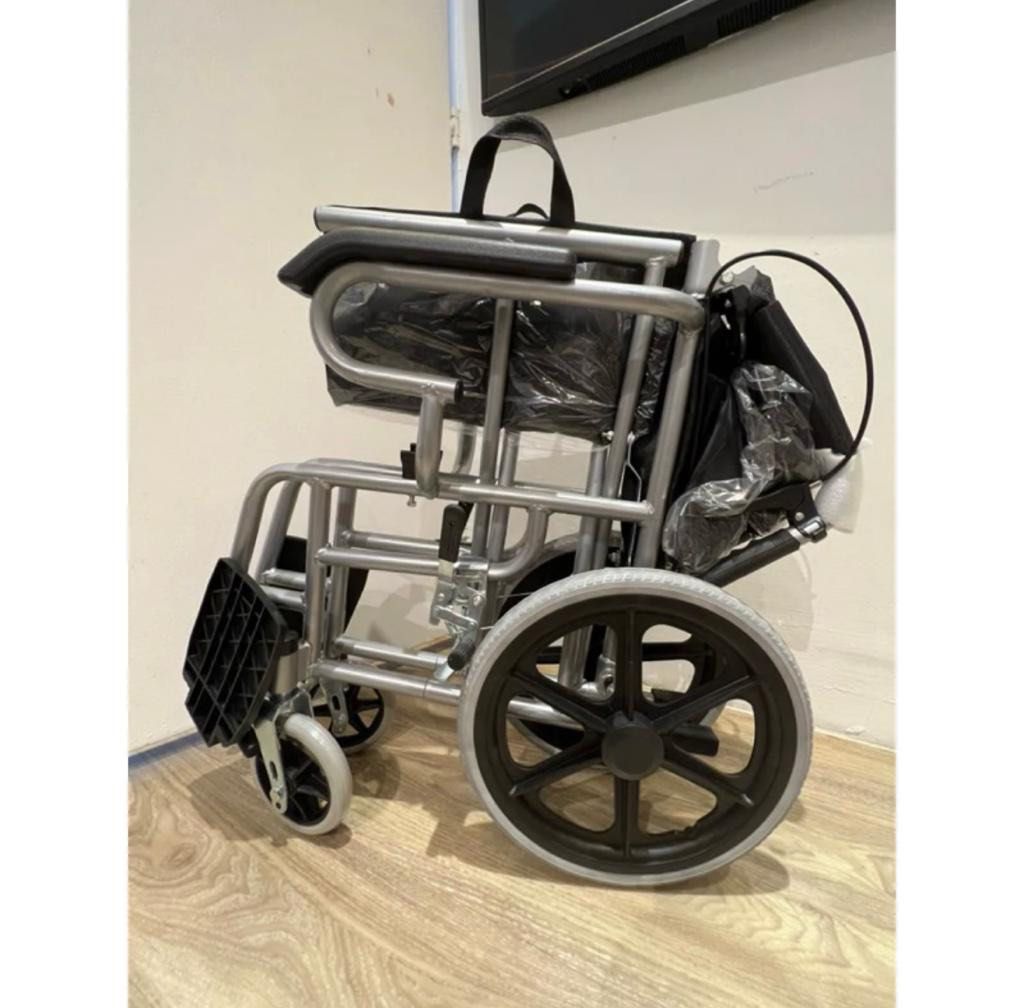 Light, Foldable Wheelchair (Category: Wheelchairs) located in Singapore. Submitted by damiens (Listing ID 1297279721, Image 6). Description: Only used twice. Pick up only from my place..