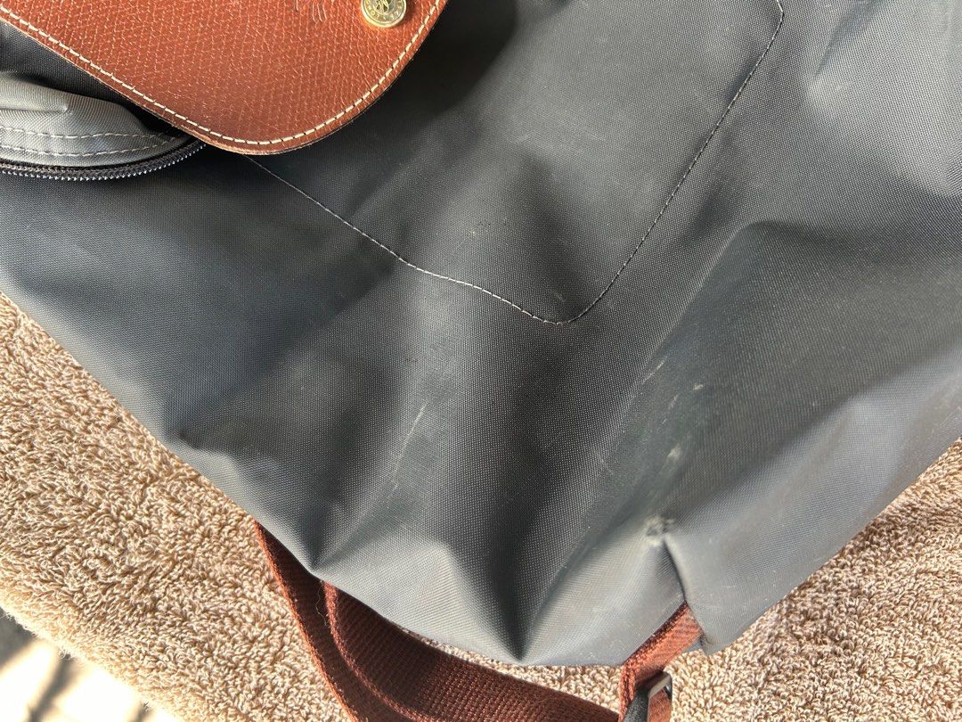 LONGCHAMP preloved (Category: Backpacks) located in Malabon City. Submitted by everythinggoeson (Listing ID 1297294783, Image 2). Description: authentic lc with zipper flaw.