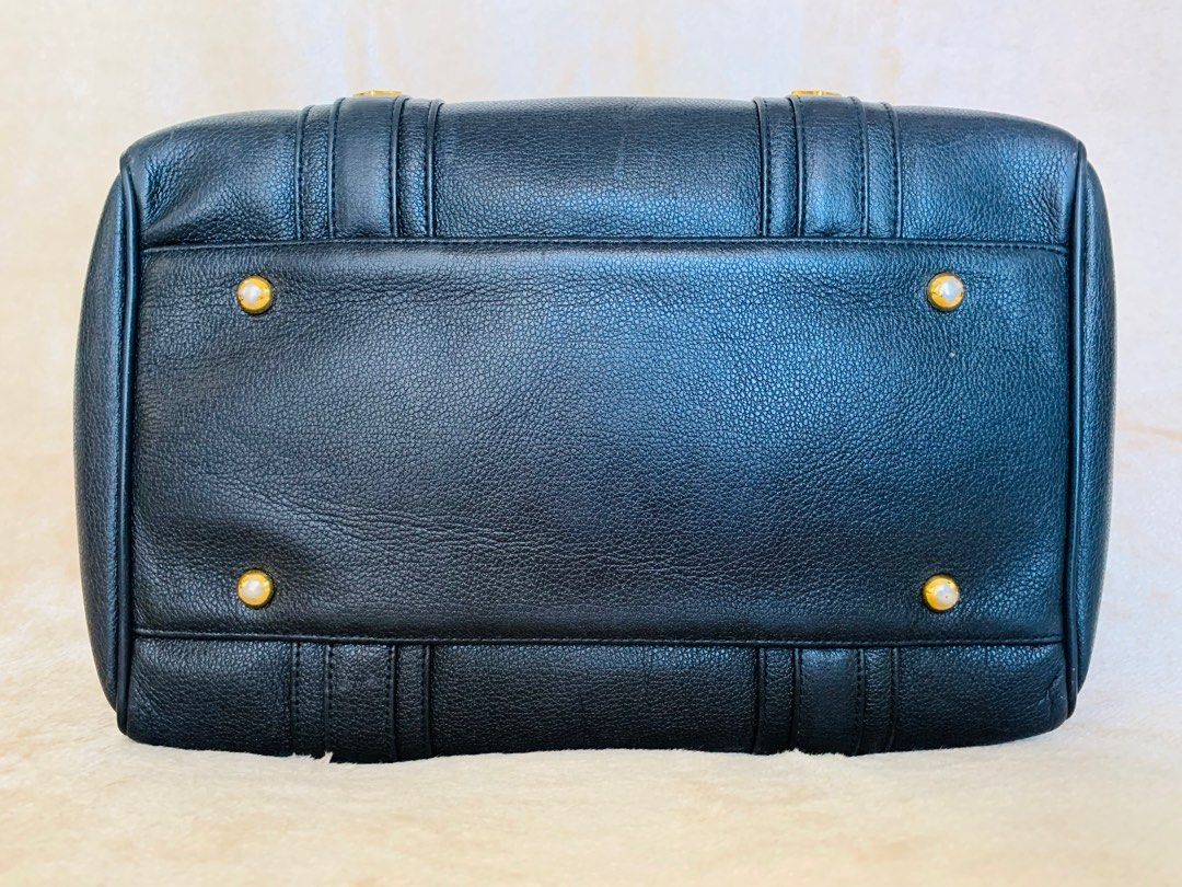 MCM Large Boston Bag (Category: Luxury Bags & Wallets) located in Cavite. Submitted by belle.envie (Listing ID 1297333720, Image 3). Description: ✔︎Original MCM Germany Large Doctors Bag ✔︎No Flaws ✔︎Good as New ✔︎Hardwares still Gold ✔︎Super Clean inside Out ✔︎Size: 11 x 9 x 7 inches ✔︎No rubs - No Cracks - No scuffs MOP : Gcash and BDO SHIPPING : LALAMOVE for Cavite nearby places, J&T , LBC COP .