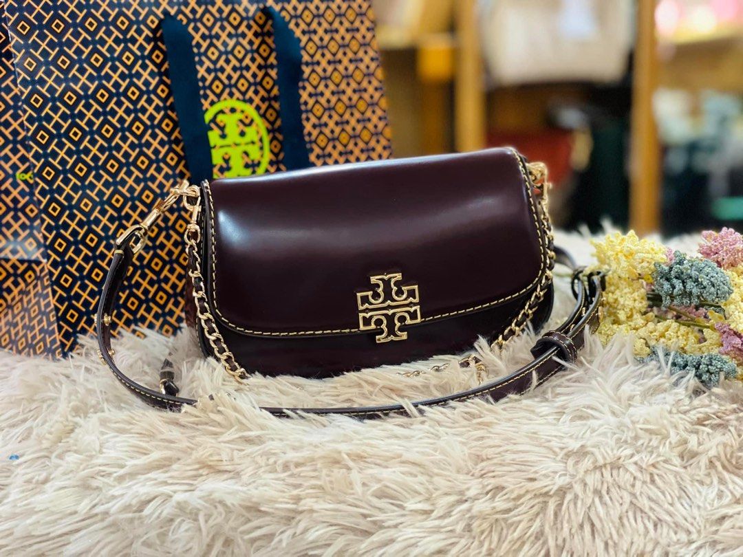 💯ORIGINAL TORY BURCH BRITTEN SMOOTH CONVERTIBLE CROSSBODY (Category: Luxury Bags & Wallets) located in Quezon City. Submitted by ashongsstore (Listing ID 1297367689, Image 1). Description: 🇵🇭ONHAND🇵🇭 ‼️Please look at our pictures as that is exactly what you are purchasing‼️ 10000% Original Not REPLICA, OEM, TOP GRADE QUALITY, AUTHENTIC QUALITY or Any other Terms to DENOTE FAKE! 😎 . Guaranteed ORIGINAL AND BRANDNEW or TRIPLE your MONEY BACK 