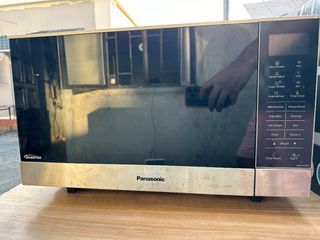 Panasonic 27L 1000W Flatbed Inverter Microwave