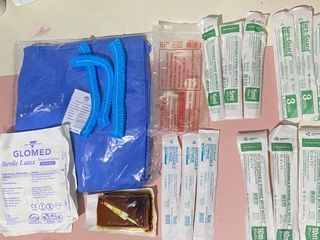 Retdem set (syringe, head cap, gown, sterile gloves, infusion set, surgical scrub brush)