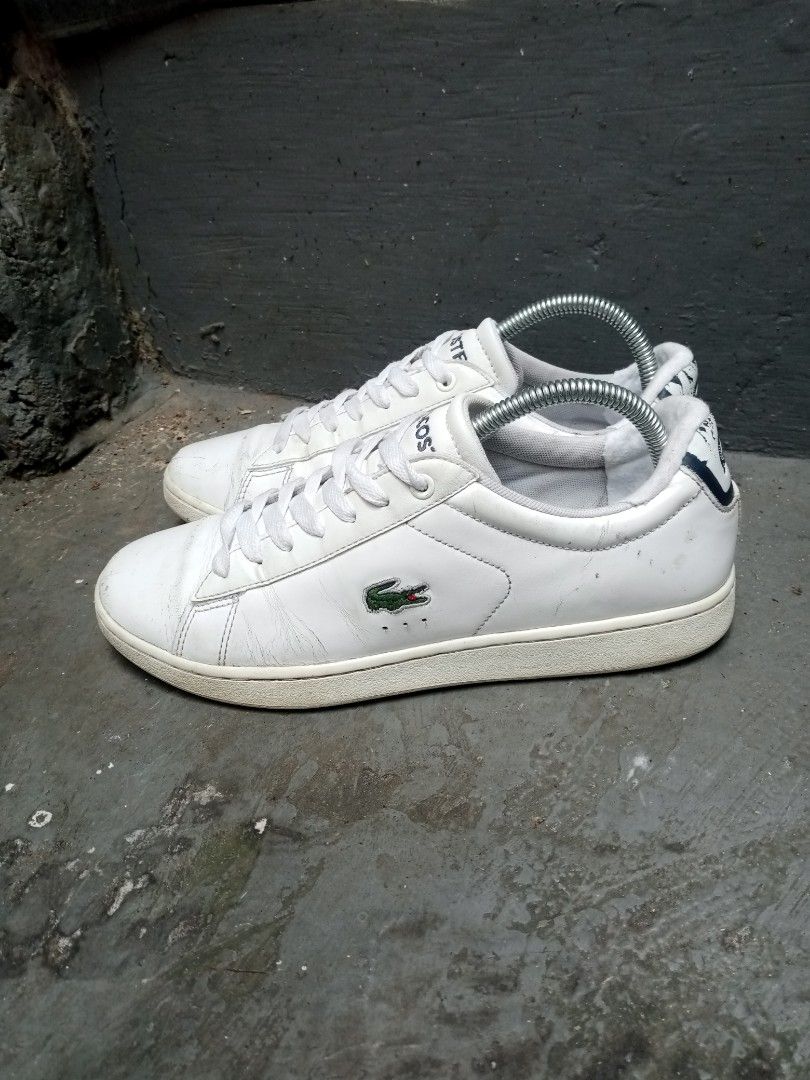 Sepatu lacoste