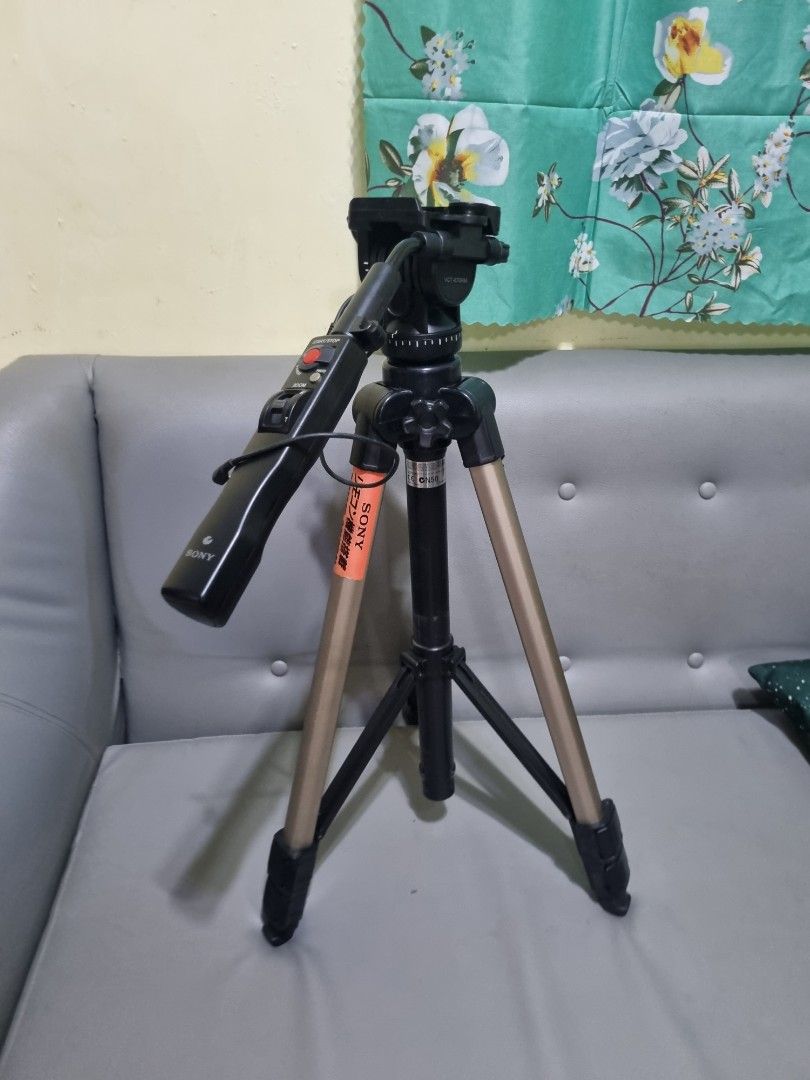 Sony VCT-870RM w/ remote (Category: Tripods & Monopods) located in Silang. Submitted by samflores2k4t7 (Listing ID 1297254725, Image 3). Description: For sale Sony VCT-870RM w/ remote Good condition Untested selling as is.