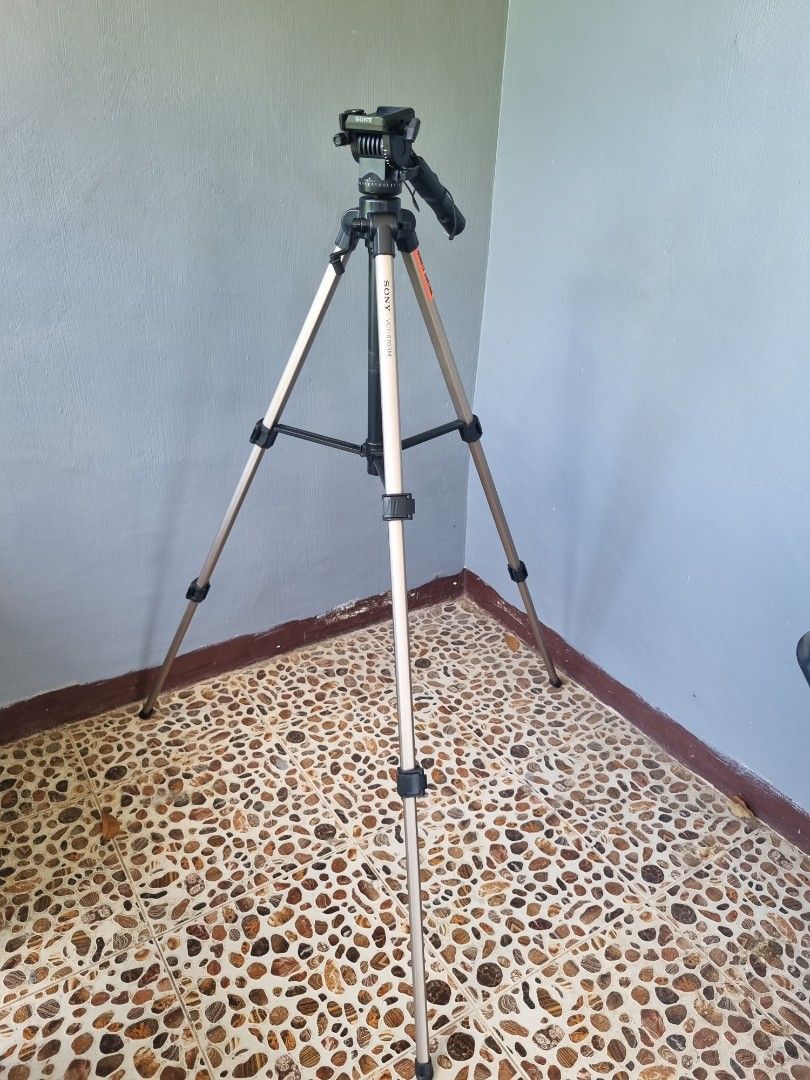 Sony VCT-870RM w/ remote (Category: Tripods & Monopods) located in Silang. Submitted by samflores2k4t7 (Listing ID 1297254725, Image 2). Description: For sale Sony VCT-870RM w/ remote Good condition Untested selling as is.