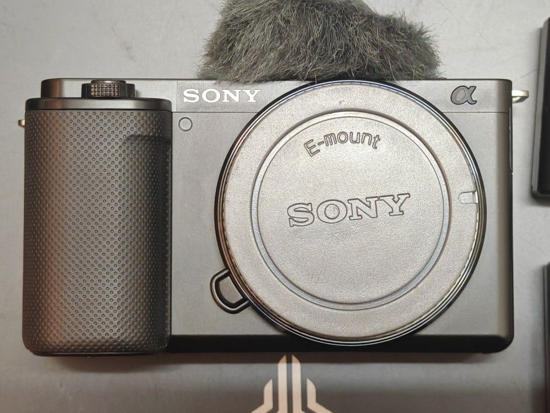 Sony zve10 ZV-E10 body 100% new, Photography, Cameras on Carousell
