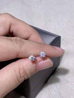 Stud moissanite diamond earrings