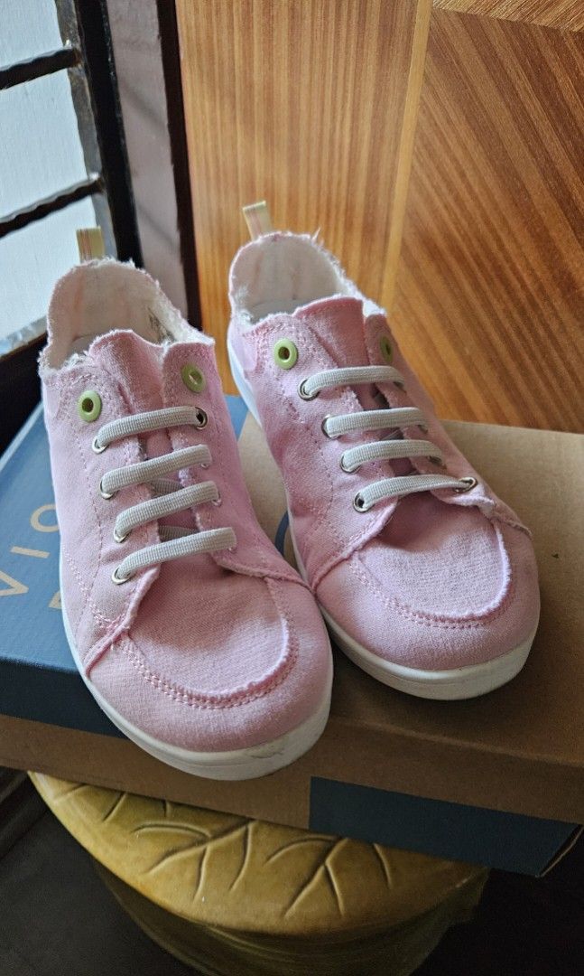 Vionic Pismo Casual Sneaker Cherry Blossom Women s Fashion Footwear Sneakers on Carousell