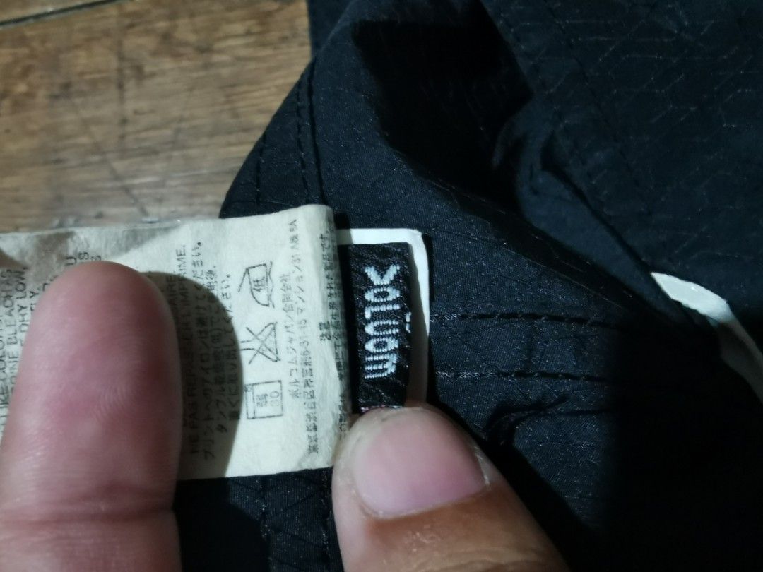 Volcom boardshorts (Category: Swim Trunks & Board Shorts) located in Lapu Lapu. Submitted by cryptocoryne (Listing ID 1297362079, Image 3). Description: Volcom boardshorts 32-33 x 18 excellent condition minor issue see last pic.