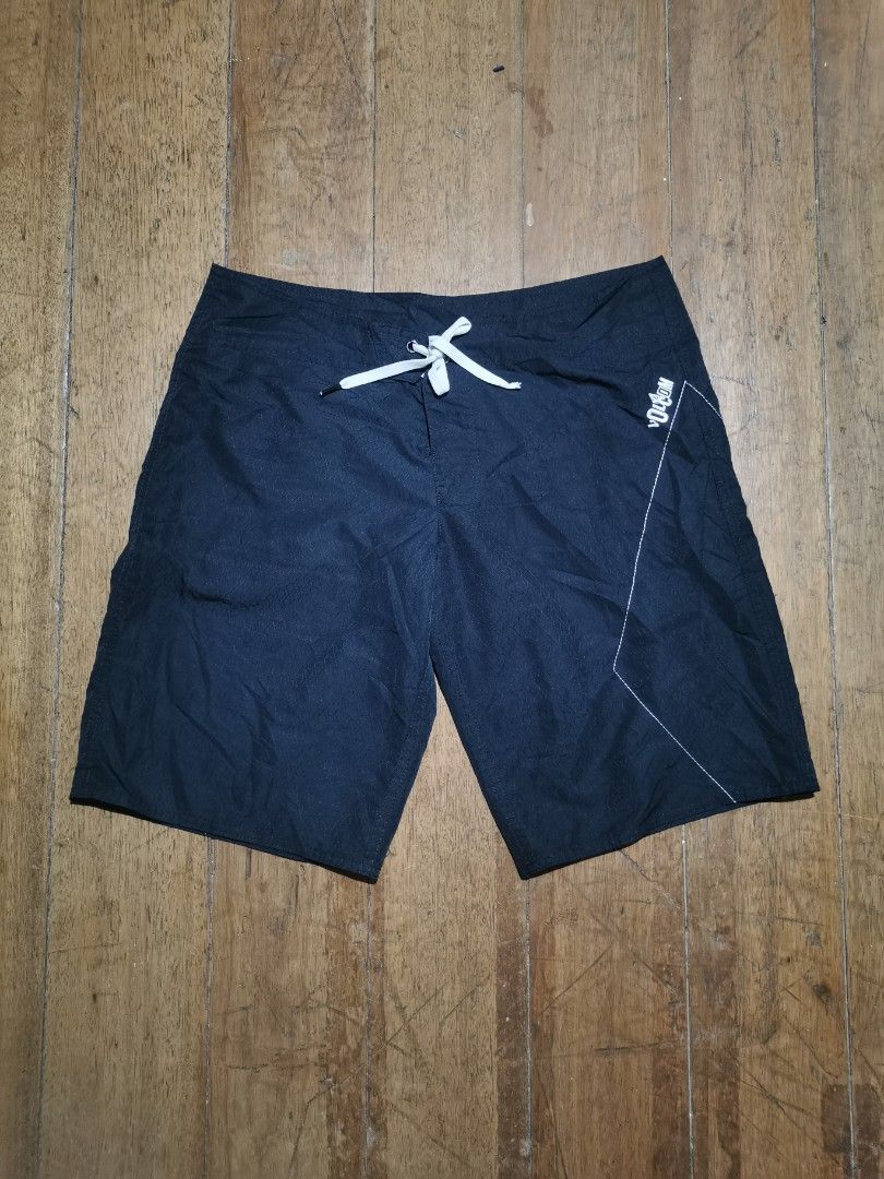 Volcom boardshorts (Category: Swim Trunks & Board Shorts) located in Lapu Lapu. Submitted by cryptocoryne (Listing ID 1297362079, Image 1). Description: Volcom boardshorts 32-33 x 18 excellent condition minor issue see last pic.