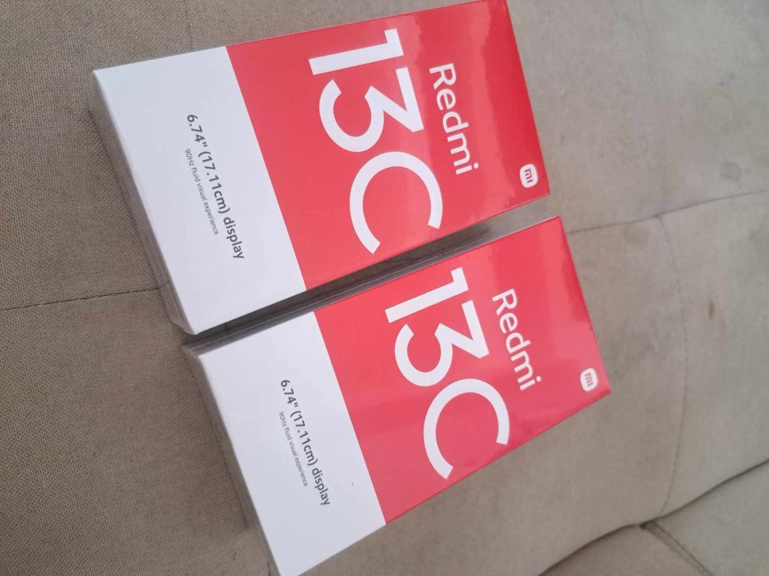 Xiaomi Redmi 13c Brand new sealed (Category: Xiaomi) located in Las Pinas. Submitted by mikko.gomez (Listing ID 1297286055, Image 1). Description: For sale redmi 13c brand new sealed rush specs: 6.74 inch w/ 90hz refresh rate Helio G85 gaming processor 4+4GB RAM 128GB ROM 50mp Main Camera Android 13 5000mah Battery Autopass sa kwentuhan at buraot Autopass sa boy hm lp Fix na yan 4k, brand new yan at wala tayo sa palengke. Loc: Las Piñas area, mee