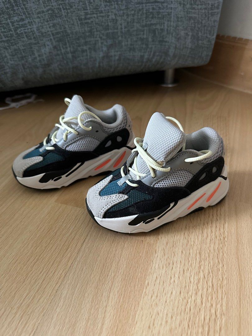 yeezy wave runner size 6