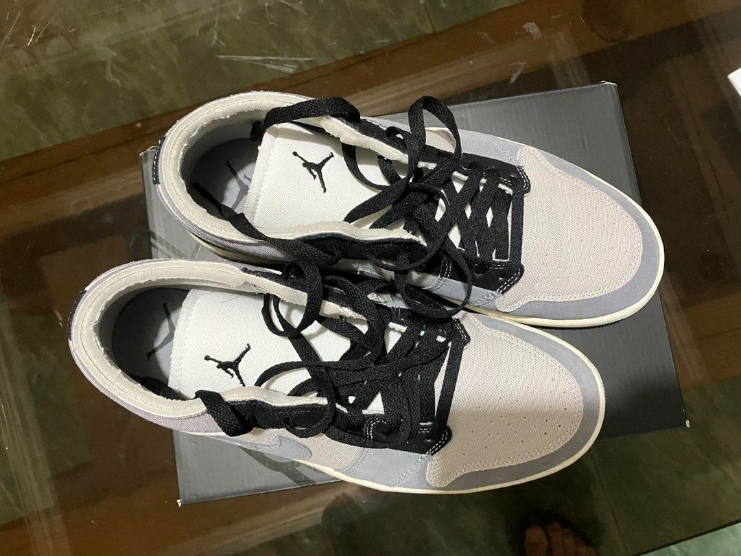 Air Jordan 1 Low SE Craft (Category: Sneakers) located in Taytay. Submitted by dionesantos (Listing ID 1297442194, Image 2). Description: Worn once Size 10 mens Bought in AU RFS: size is big .