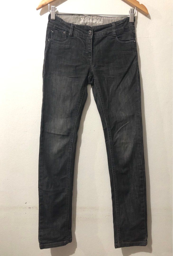 Bilook Teens Denim Pants (Category: Jeans) located in Manila. Submitted by declutterfairy_ph (Listing ID 1297492062, Image 1). Description: -Size: 12A/152 cm on tag; might fit teens age 13-16. -Waist: 27 inches (flat lay measurement) -Length: 37.5 inches -Very good used condition. -No flaws..