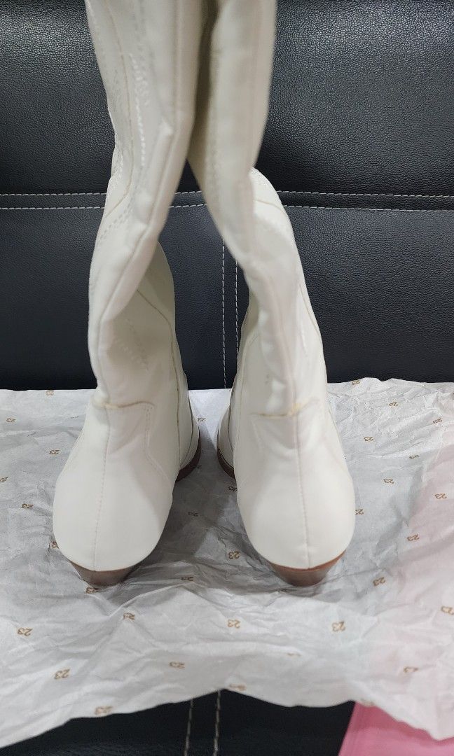 Boots (Category: Boots) located in Singapore. Submitted by dad_daddy (Listing ID 1297499343, Image 3). Description: used once during the eras tour.
