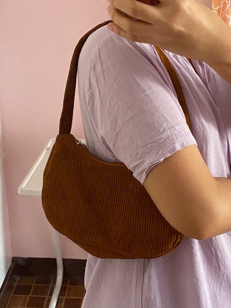 brown corduroy baguette bag (Category: Shoulder Bags) located in Lapu Lapu. Submitted by ennnn.44 (Listing ID 1297472143, Image 2). Description: -used 2-3 times only. still in v good condition .