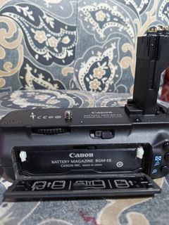 Canon BG E6 Battery Grip For Canon 5D mark ii Only Like New