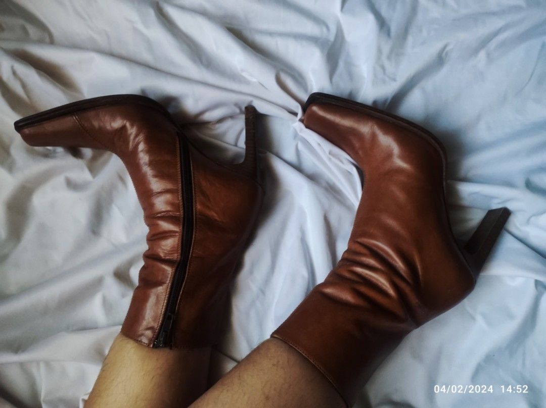 CHARLES DAVID BOOTS (MADE IN ITALY) (Category: Boots) located in Rizal. Submitted by browk.ph (Listing ID 1297421199, Image 2). Description: Feel free to make an offer 🙂 Major decluttering Size: 6.5 women's Flaws: Signs of usage. One noticeable flaw on the last pic but can be fixed easily. Check their website to see the prices of their boots: https://charlesdavid.com/collections/boots.