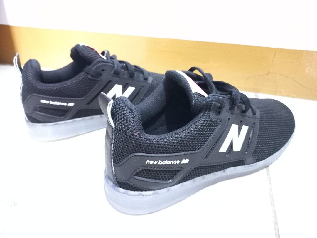 Dijual murah aja. Sepatu new balance kw tapi sol nya diganti Fesyen Pria Sepatu Sneakers di Carousell
