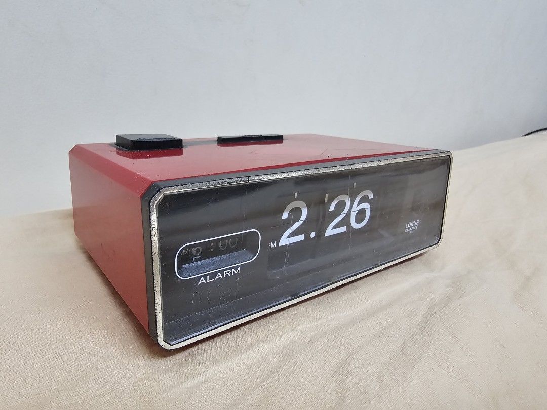 Flip clock (Category: Other Home Appliances) located in Puchong. Submitted by seacamino (Listing ID 1297499718, Image 2). Description: Vintage Seiko Red Flip Alarm Clock QN401T Very rare made in Japan Perfect Working condition bought on 31-1-1982 Very authentic.