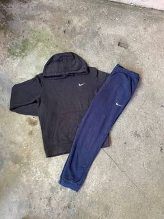 FS ❗❗ 

HOODIE NIKE SIDE SWOOSH
Size: Medium - Large
₱450

NIKE SWEATPANTS 
Size: Xl 
₱400

Pm for more info.