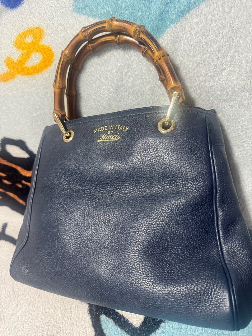 Gucci (Category: Bags & Wallets) located in Singapore. Submitted by giselle12 (Listing ID 1297447226, Image 2). Description: .