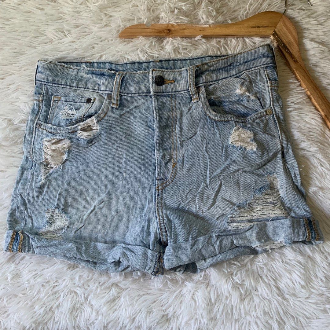 H M Boyfriend Shorts Women s Fashion Bottoms Shorts on Carousell