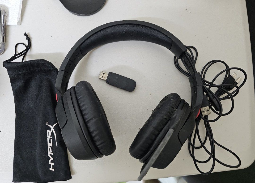 HyperX Cloud Flight (Category: Headphones & Headsets) located in Makati City. Submitted by geeguevarra (Listing ID 1297396770, Image 1). Description: HyperX Cloud Flight Used but not abused 2,300 nego.
