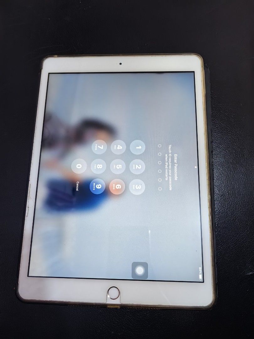 iPad 7th Gen 128 GB Wi-Fi (Category: iPad) located in San Mateo. Submitted by pearl1123 (Listing ID 1297463304, Image 1). Description: With box and samsung wireless keyboard and goojoodoq pencil No charger.