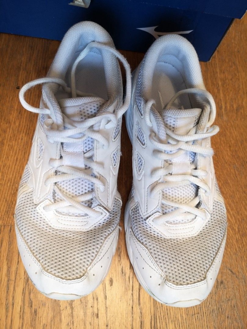 Japan Mizuno white running shoes kid