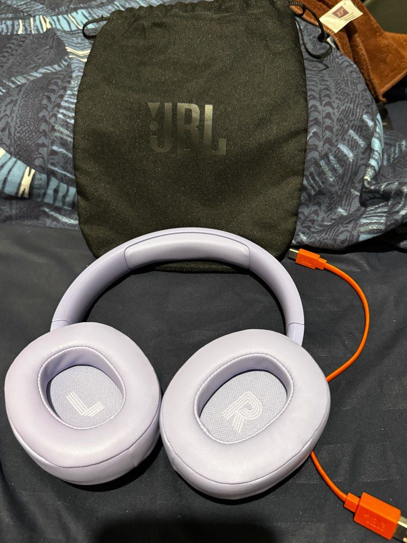JBL Tunes 720BT PURPLE! (Category: Headphones & Headsets) located in Paranaque City. Submitted by hannah.agupit (Listing ID 1297397376, Image 2). Description: JBL Tunes 720BT PURPLE! Makinis like new Unit, pouch and cable for charging only Ready to use PM for sure buyers.