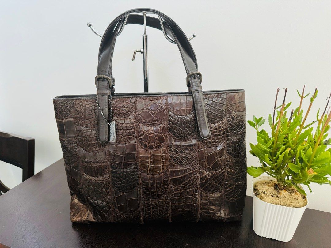 JRA Crocodile leather tote (Category: Luxury Bags & Wallets) located in San Pedro. Submitted by ely.c. (Listing ID 1297443247, Image 1). Description: Authentic JRA Crocodile leather tote bag 🥀 Rank A condition 🥀 Large size 🥀 Buyer will shoulder shipping fee 🥀 lp posted.