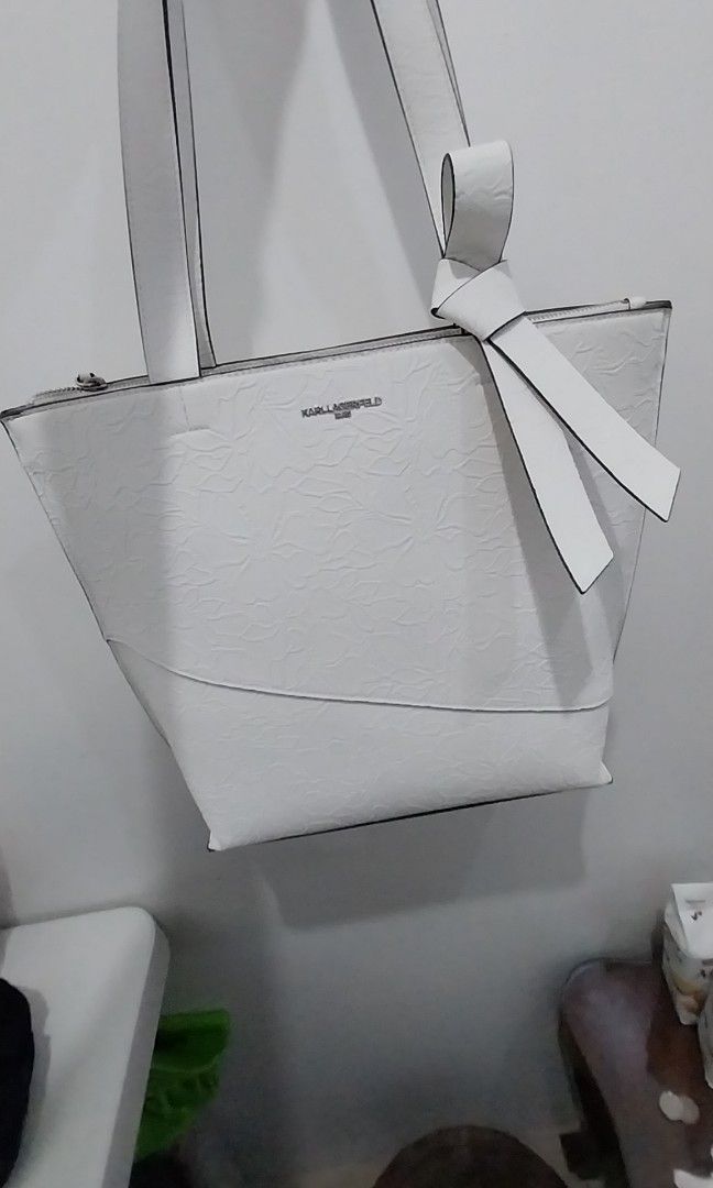 Karl Lagerfeld (Category: Shoulder Bags) located in Quezon City. Submitted by dveee (Listing ID 1297427778, Image 1). Description: Karl Lagerfeld White shoulder bag with 3 compartments 2 buttons and middle zipper as seen in picture original price 198 usd from retail plus taxes price is already fixed.