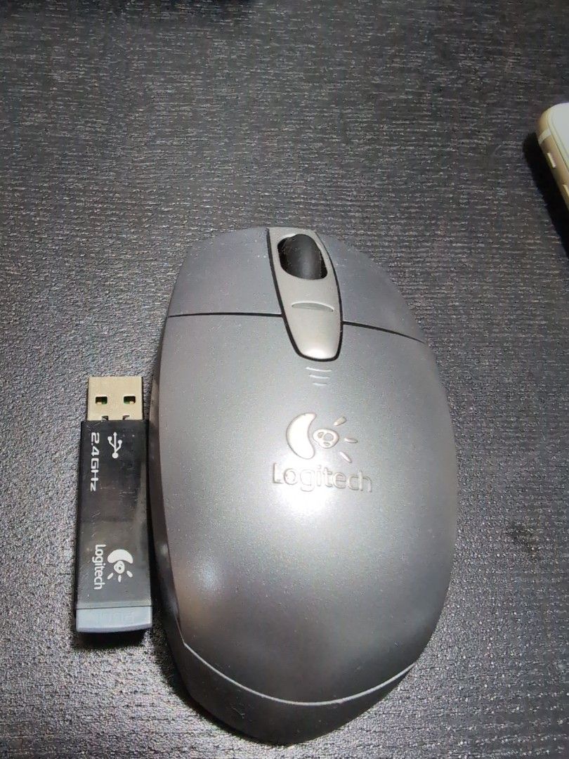 Logitech mouse (Category: Mouse & Mousepads) located in Singapore. Submitted by sassyshopperz (Listing ID 1297495666, Image 1). Description: -Comes with carry case -$8. Normal mail add $2 -Meetup @ pasir ris.