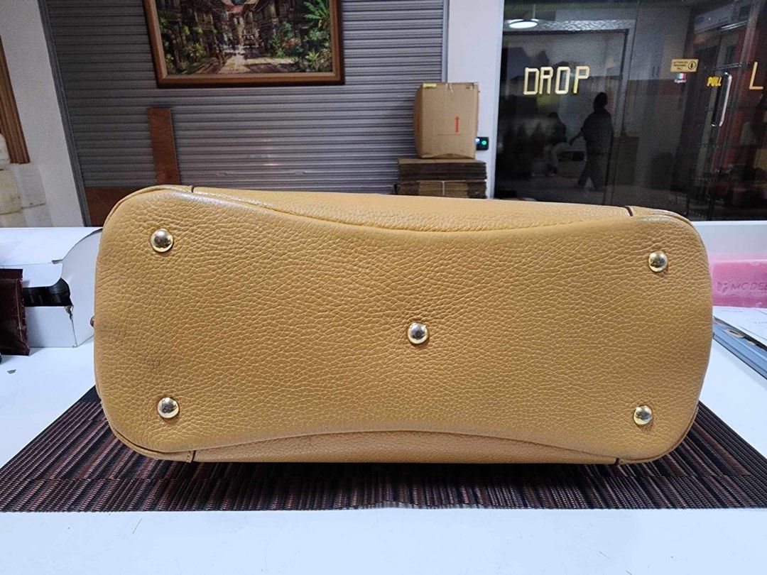 MCM Sling Bag (Category: Luxury Bags & Wallets) located in Caloocan City. Submitted by acl.ph (Listing ID 1297396609, Image 3). Description: MCM in mint condition With strap .