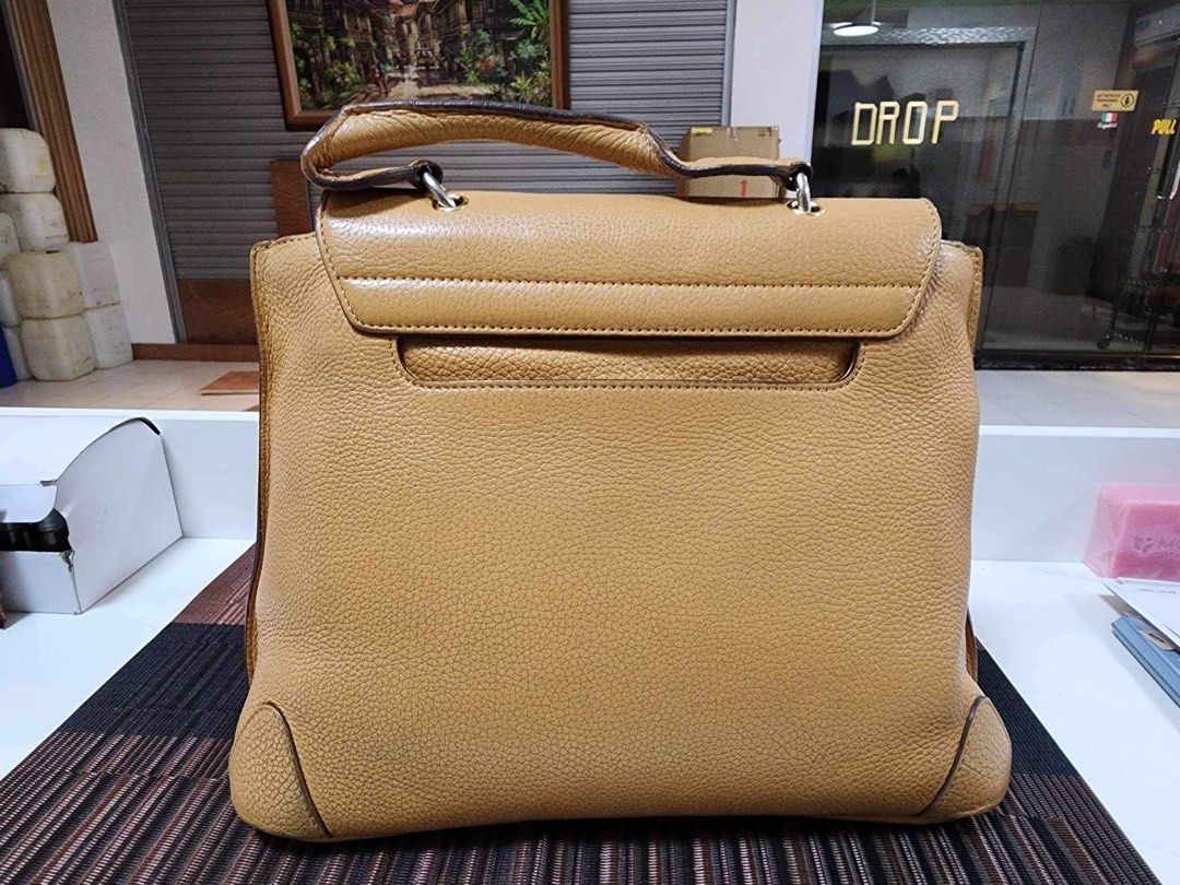 MCM Sling Bag (Category: Luxury Bags & Wallets) located in Caloocan City. Submitted by acl.ph (Listing ID 1297396609, Image 2). Description: MCM in mint condition With strap .