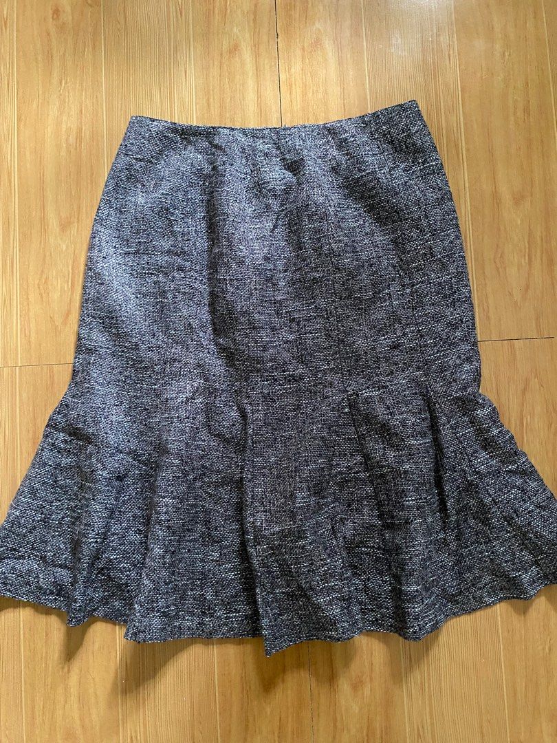 mermaid cotton skirt with inner lining (Category: Skirts) located in Quezon City. Submitted by onisethrifts (Listing ID 1297440685, Image 1). Description: - W: 30-31, L: 26 - no flaws - offers open! i will accept or decline na lang - mop: gcash, maya, paypal, bpi - mod: sco, flash, ggx, lalamove - can do meetups around qc! t. long palda midi mini y2k vintage clean kendal grunge alt boho cargo.