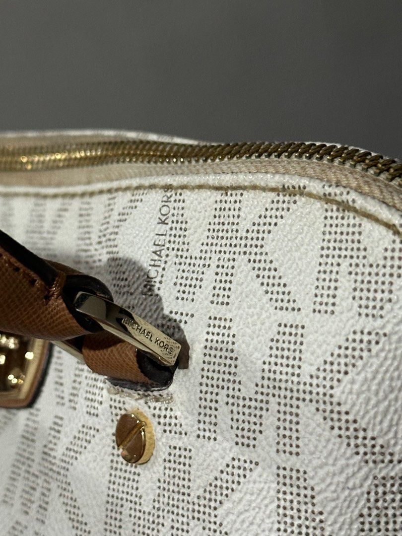 Michael Kors Body Bag (Category: Luxury Bags & Wallets) located in Quezon City. Submitted by millennialdeclutterer (Listing ID 1297527813, Image 3). Description: 100% authentic Michael Kors Hand bag w/ detachable leather strap in color Tan. Still in good condition 6.5/10, with normal signs of usage. No other inclusions..
