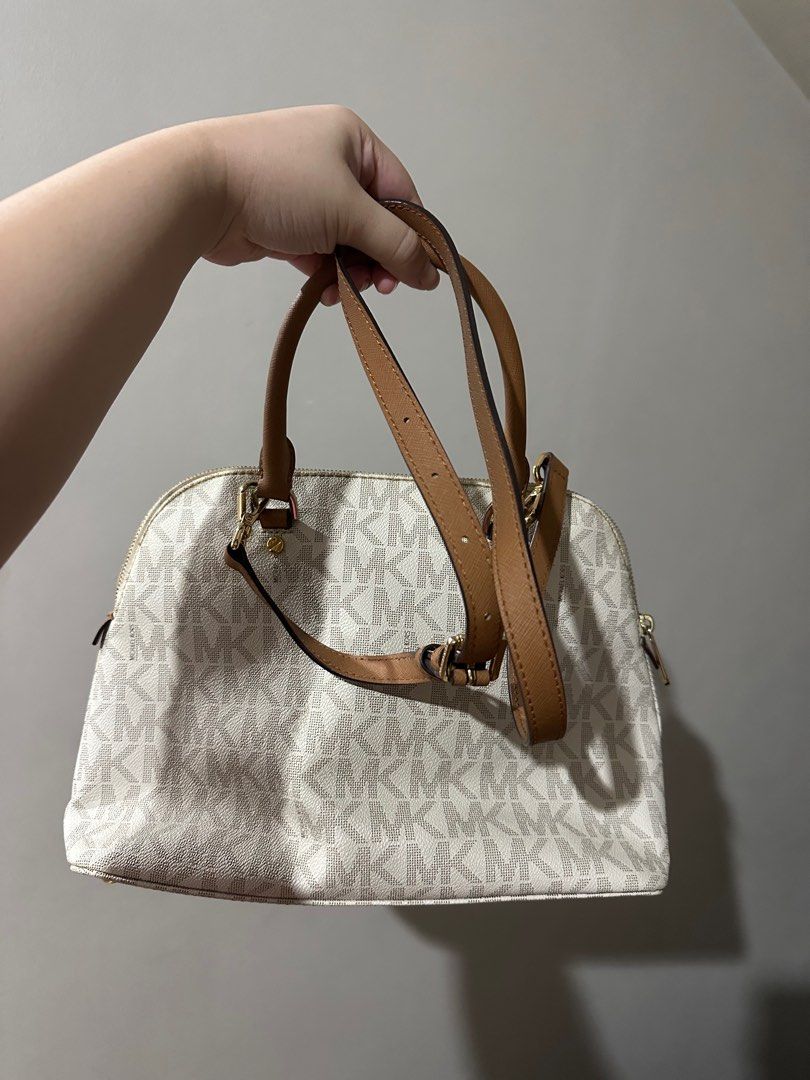 Michael Kors Body Bag (Category: Luxury Bags & Wallets) located in Quezon City. Submitted by millennialdeclutterer (Listing ID 1297527813, Image 2). Description: 100% authentic Michael Kors Hand bag w/ detachable leather strap in color Tan. Still in good condition 6.5/10, with normal signs of usage. No other inclusions..