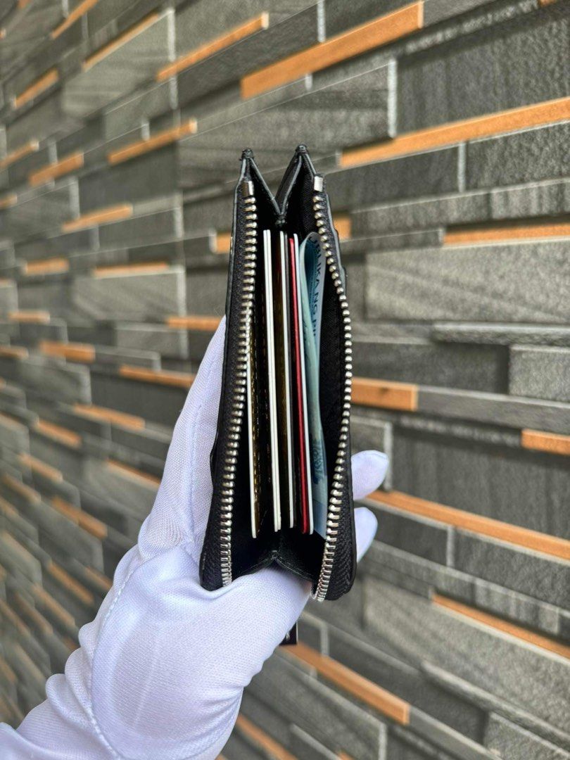 Michael kors zip card wallet (Category: Wallets & Card holders) located in Mandaluyong City. Submitted by stuffnmore (Listing ID 1297445569, Image 3). Description: Mk zip card wallet Unisex Pinas onhand Inclusion tag Guaranteed original and new .