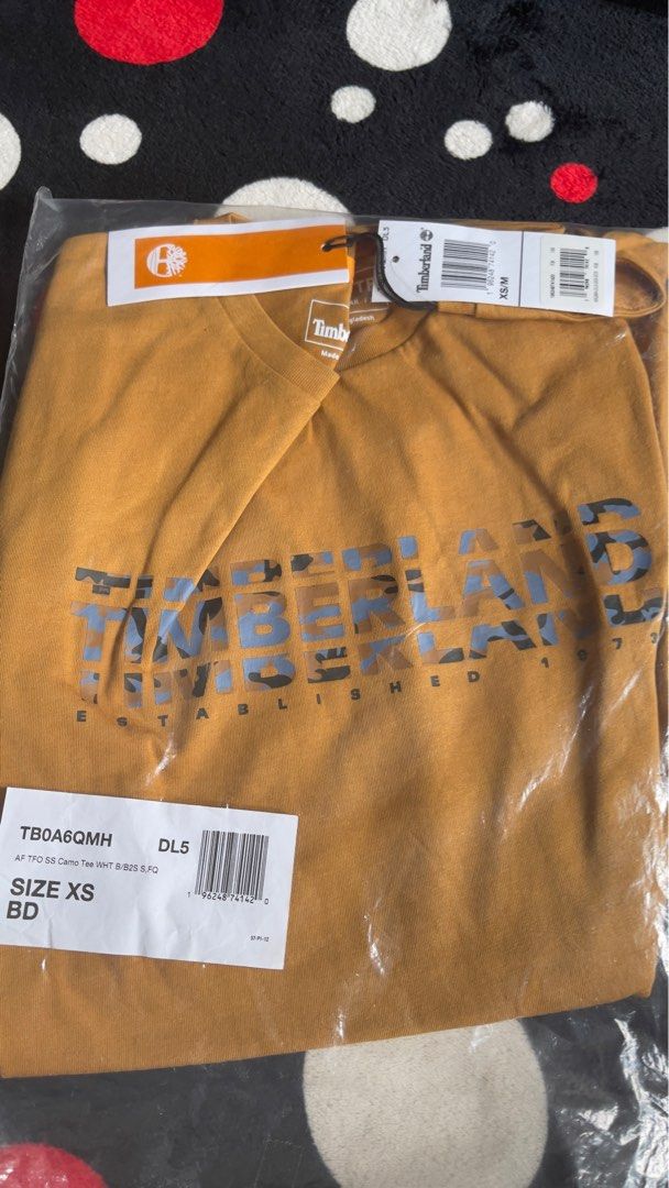 Nerdunit (Category: Activewear) located in Puchong. Submitted by rayyanchan (Listing ID 1297473739, Image 3). Description: timberland t shirt kain sejuk sedap paki barang ori timber retail price rm160 kita kasi harga marhaen item tak banyak saiz xs s m .