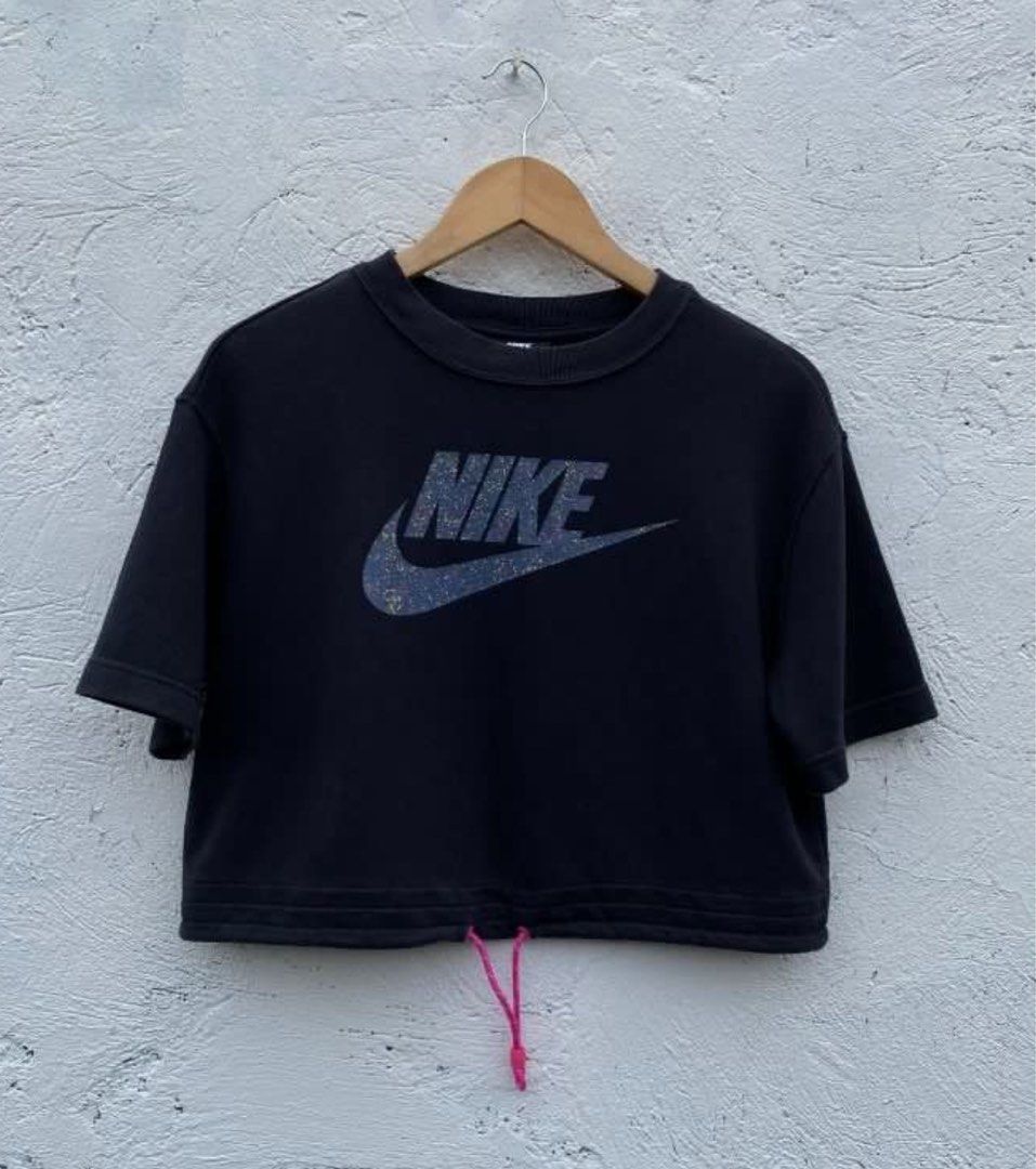 Nike String Hem Cropped Top (M) (Category: Shirts) located in Quezon City. Submitted by xtn18 (Listing ID 1297422119, Image 1). Description: Nike String Hem Cropped Top Color: Black Size: Medium Dimes: 21 width 18.5 length.