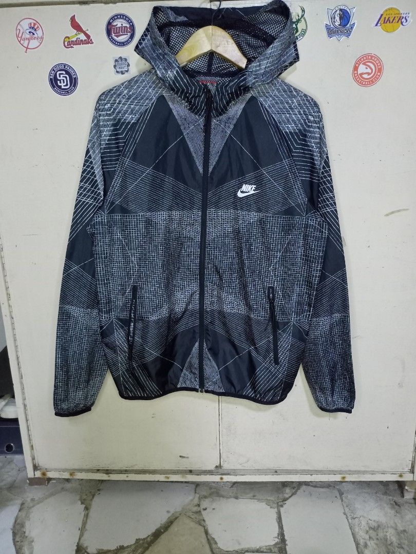 NIKE WINDBREAKER JACKET (Category: Coats, Jackets and Outerwear) located in Quezon City. Submitted by kmbthrift19 (Listing ID 1297486764, Image 1). Description: FS NIKE WINDBREAKER JACKET IN EXCELLENT CONDITION PRICE IS STILL NEGOTIABLE JUST PM FOR MORE INFORMATION THANKS.