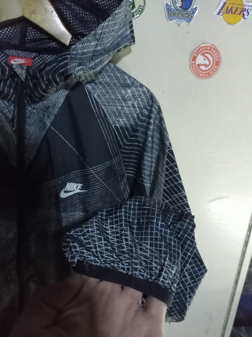 NIKE WINDBREAKER JACKET (Category: Coats, Jackets and Outerwear) located in Quezon City. Submitted by kmbthrift19 (Listing ID 1297486764, Image 2). Description: FS NIKE WINDBREAKER JACKET IN EXCELLENT CONDITION PRICE IS STILL NEGOTIABLE JUST PM FOR MORE INFORMATION THANKS.