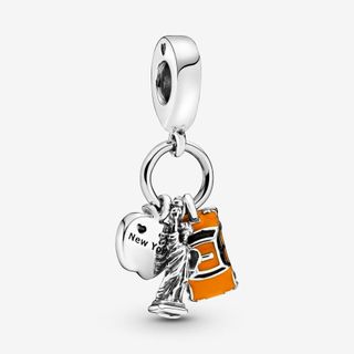 (Category: ) located in . Submitted by declutterapparel (Listing ID 1297403560, Image 1). Description: .